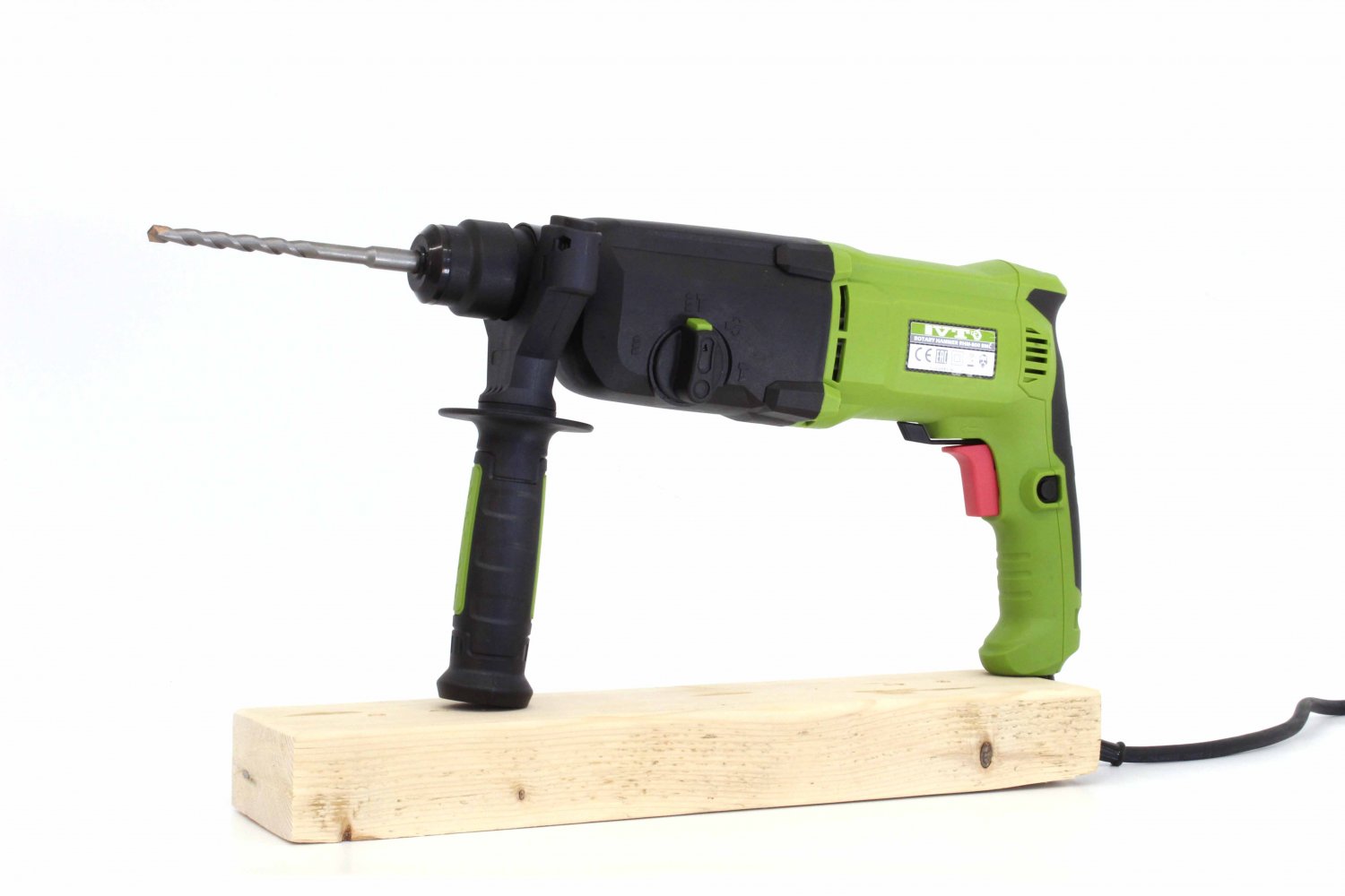 Перфоратор RHM-800BMC (800Вт, SDS+, 3реж, 2,5Дж, бетон 26мм, реверс, 0-1050об/мин, кейс) IVT