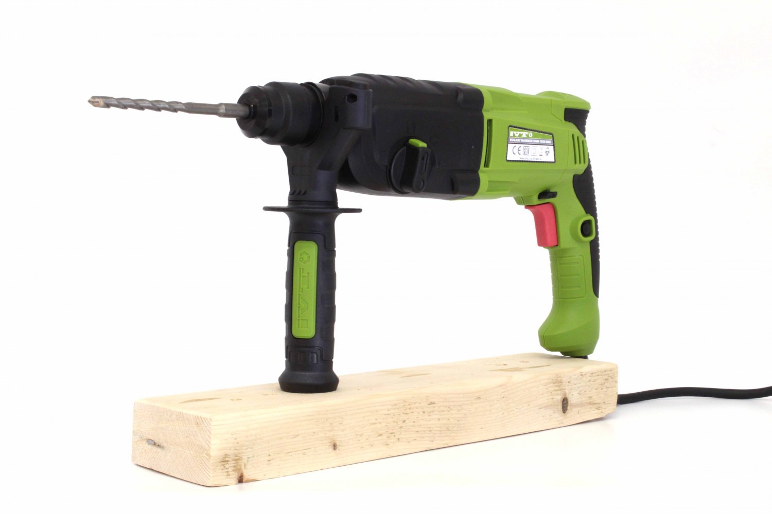 Перфоратор RHM-1050BMC (1050Вт, SDS+, 3реж, 2,8Дж, бетон 26мм, реверс, 0-1050об/мин, кейс) IVT